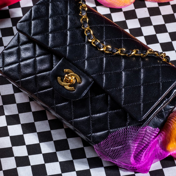 chanel quilted black leather bag