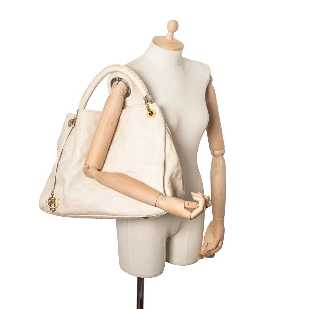 White artsy discount louis vuitton