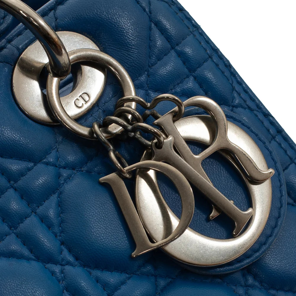 Lady Dior Medium bag in blue Dior leather Second Hand Used Vintega