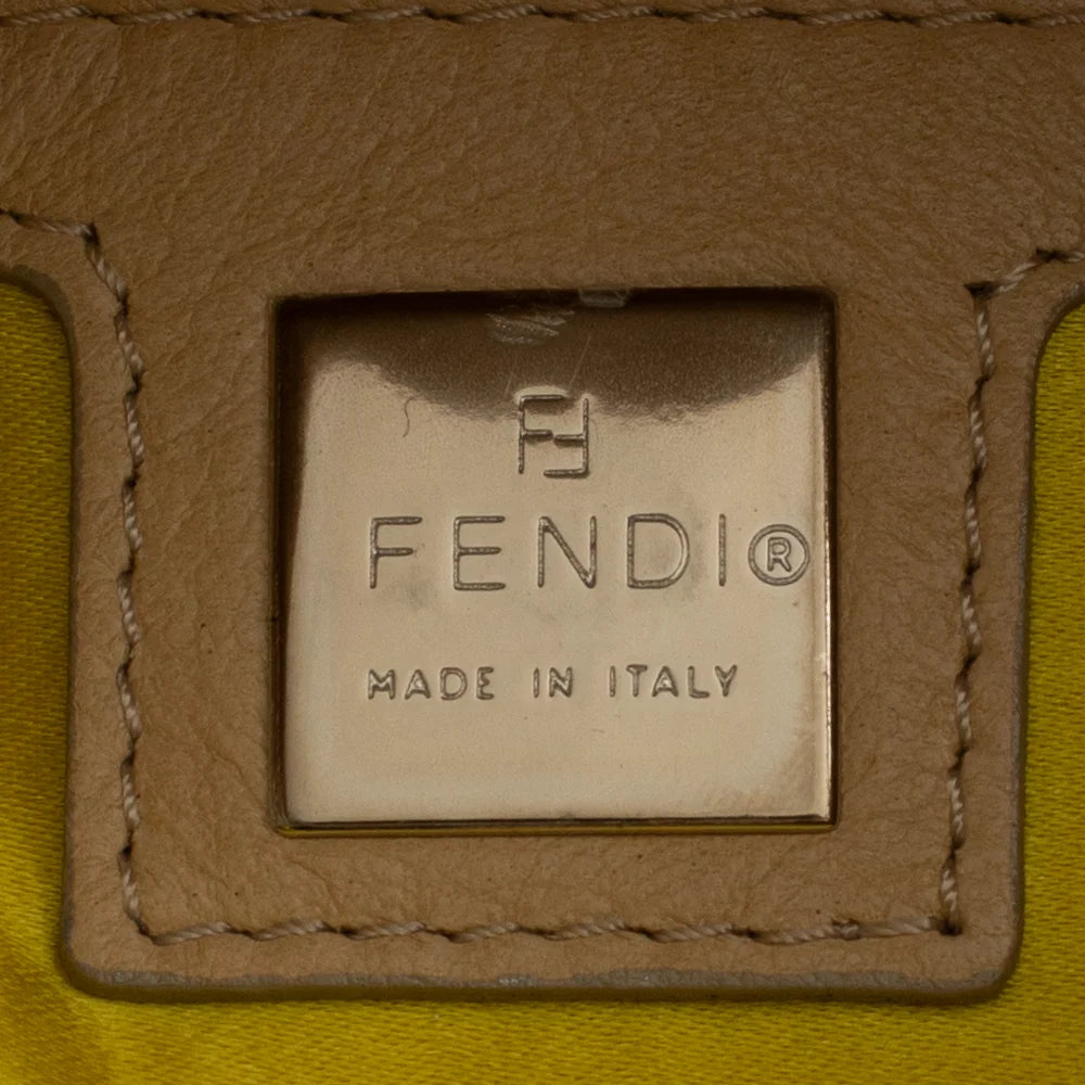 Mamma Baguette Vintage Limited Edition bag in beige canvas Fendi