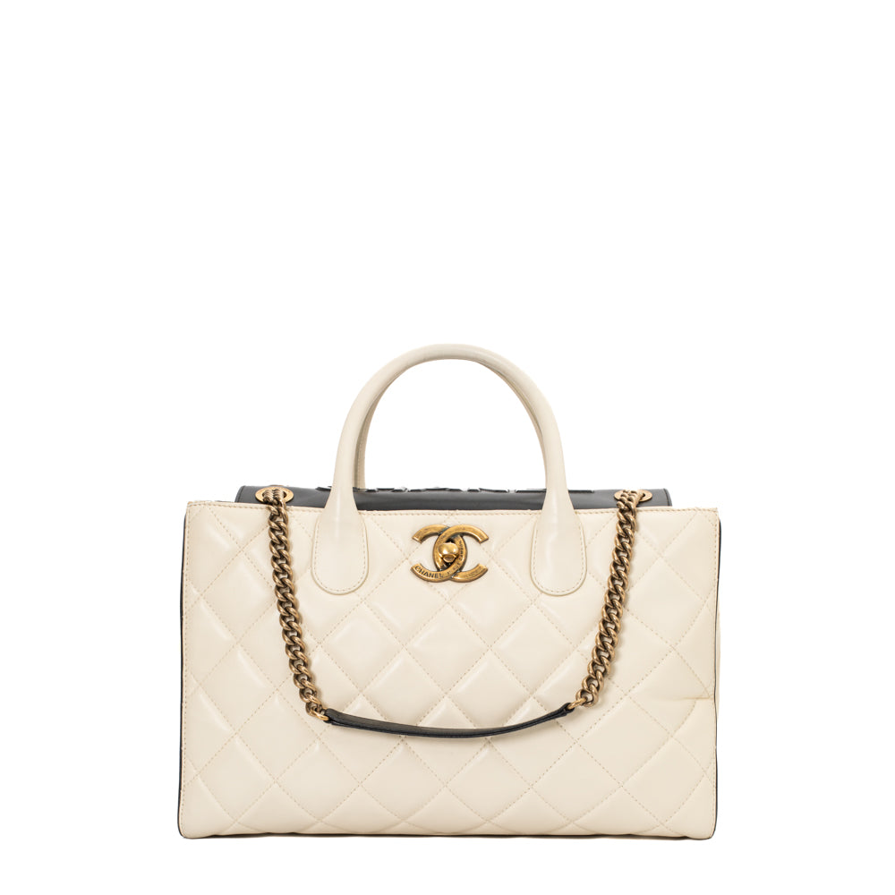 Chanel white leather Portobello bag - Second Hand / Used – Vintega