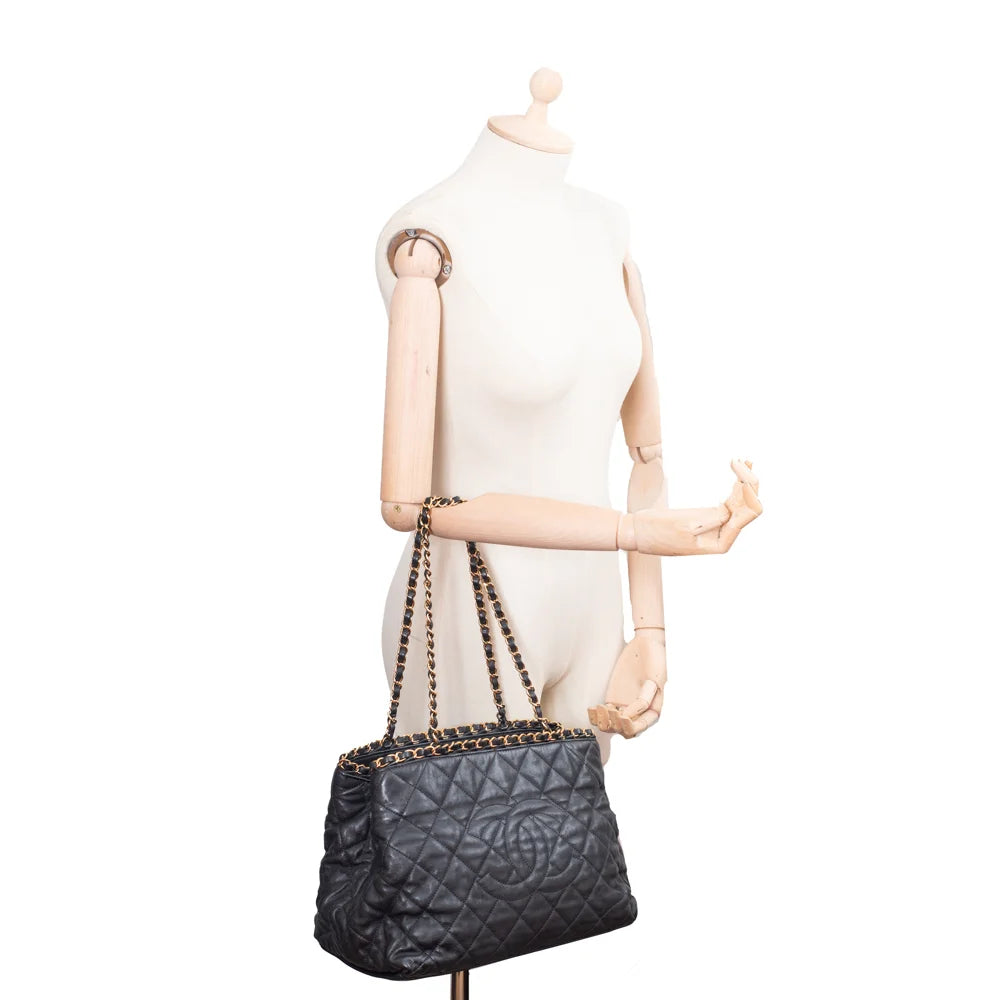 Chanel black leather Shopping Bag Second Hand Used Vintega