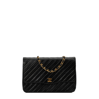 Chanel Vintage Single Flap bag in black leather - Second Hand / Used –  Vintega