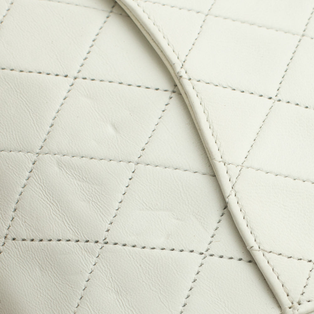 Sack Timeless Mittlere Vintage-Tasche aus weißem Chanel-Leder