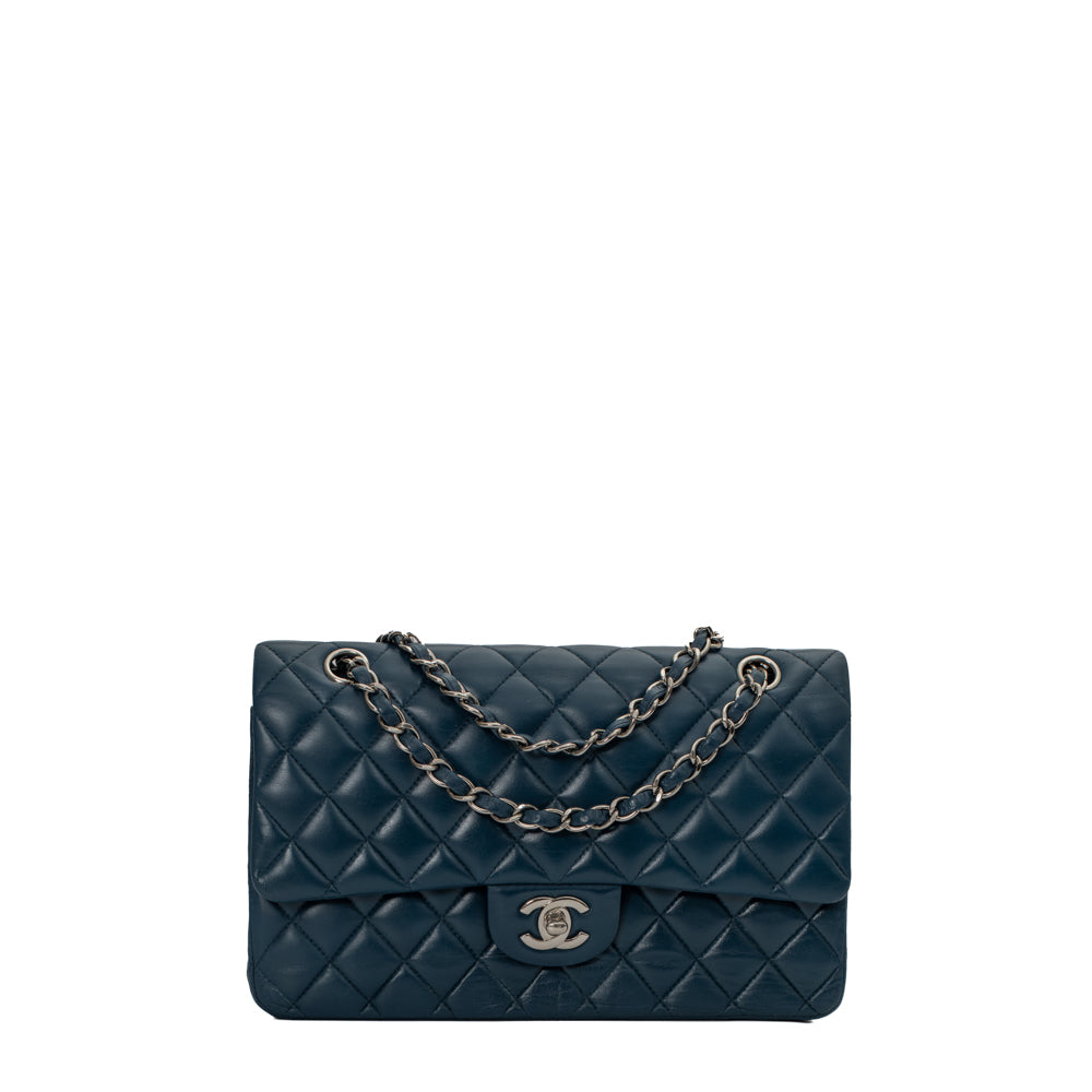 Timeless / Classic Medium bag in Chanel blue leather - Second Hand / Used –  Vintega