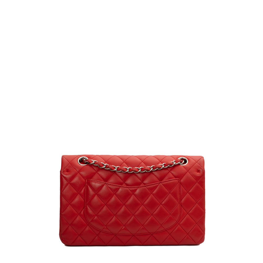 Chanel Timeless / Classic Medium bag in red leather - Second Hand / Used –  Vintega