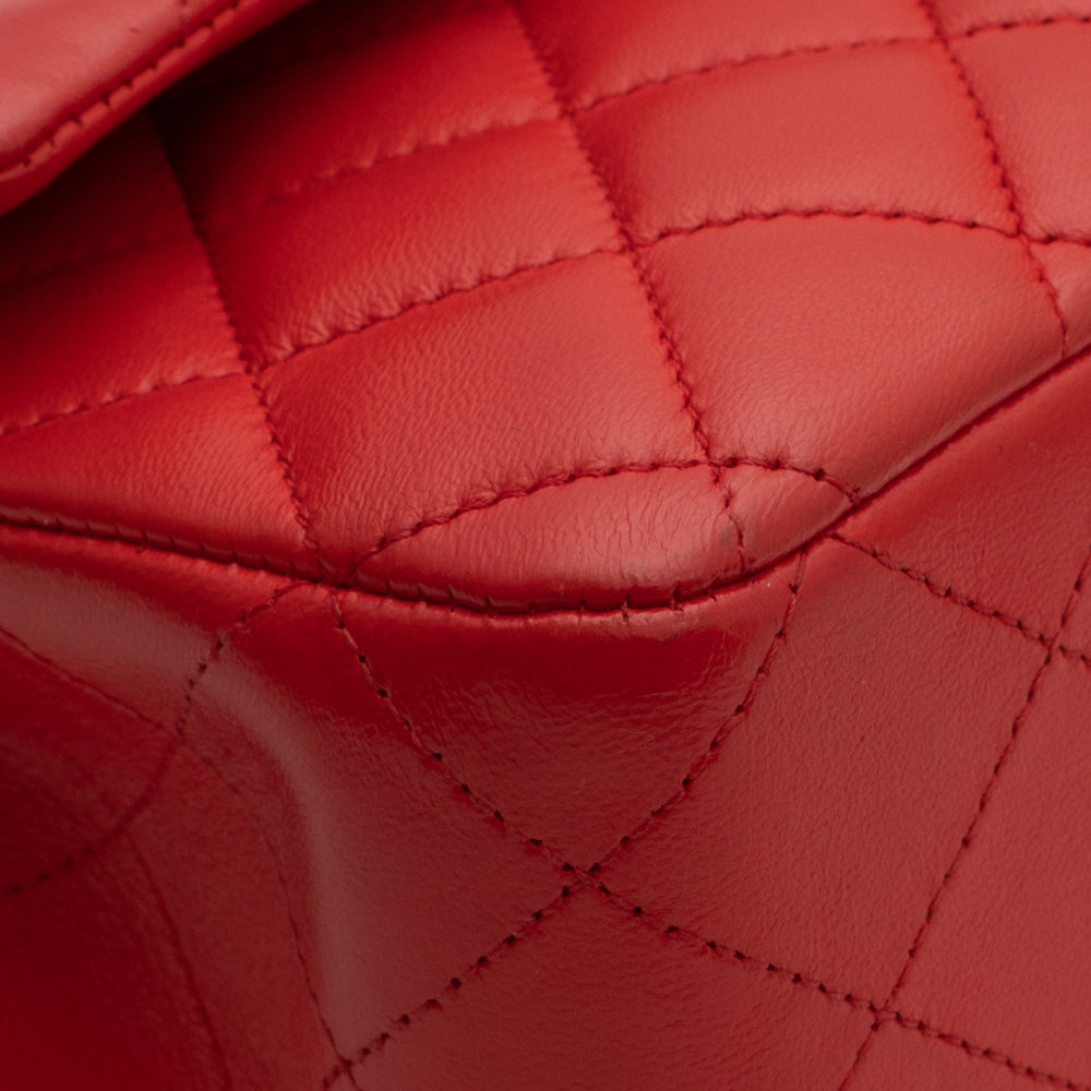 Timeless Very original and bright Chanel Classic handbag in red quilted  lambskin , garniture en métal doré Leather ref.423928 - Joli Closet
