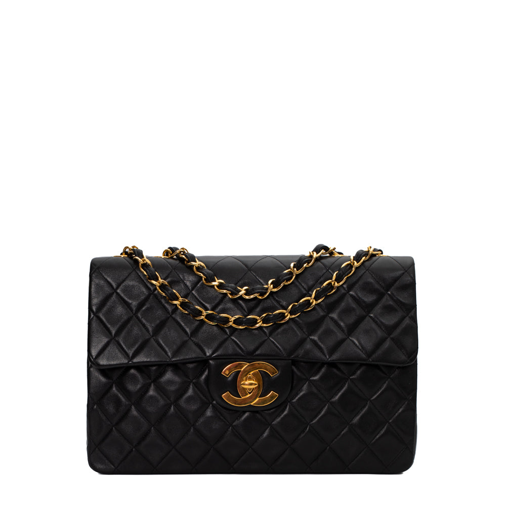 Chanel Timeless / Classic Maxi Jumbo Vintage bag in black leather - Second  Hand / Used – Vintega