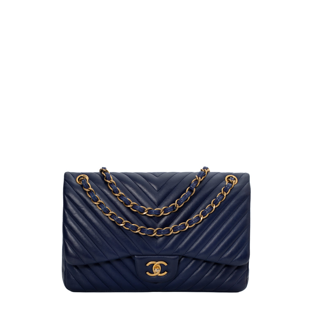 Timeless / Classic Chevron Jumbo bag in blue leather Chanel