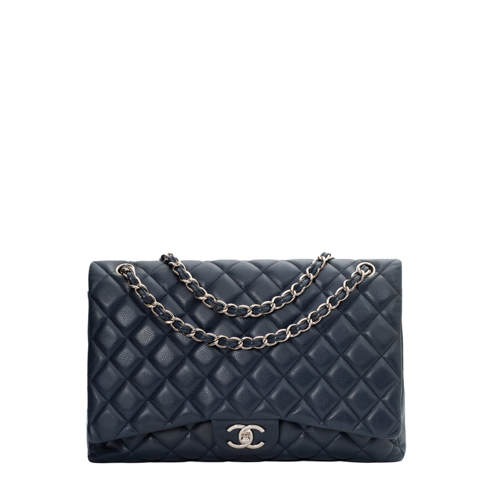 Timeless / Classic Maxi Jumbo bag in Chanel blue grained leather - Second  Hand / Used – Vintega