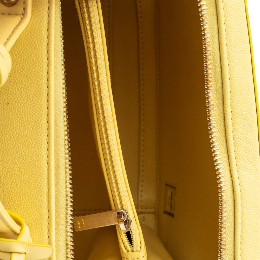 Chanel yellow leather vanity bag - Second Hand / Used – Vintega