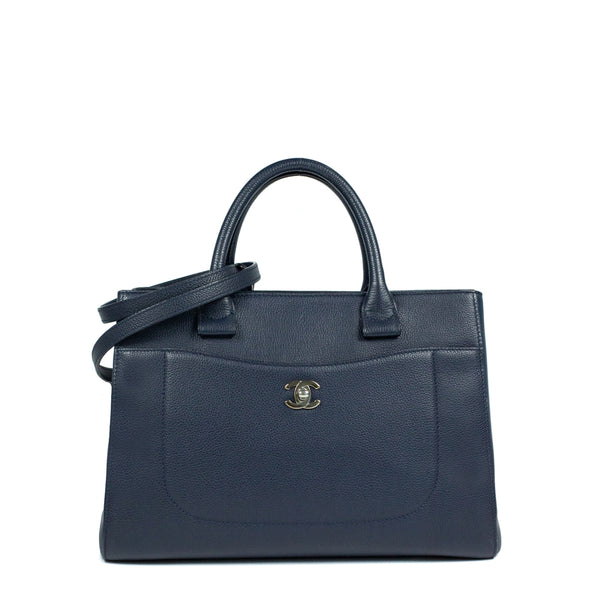Chanel blue leather Neo Executive bag - Second Hand / Used – Vintega