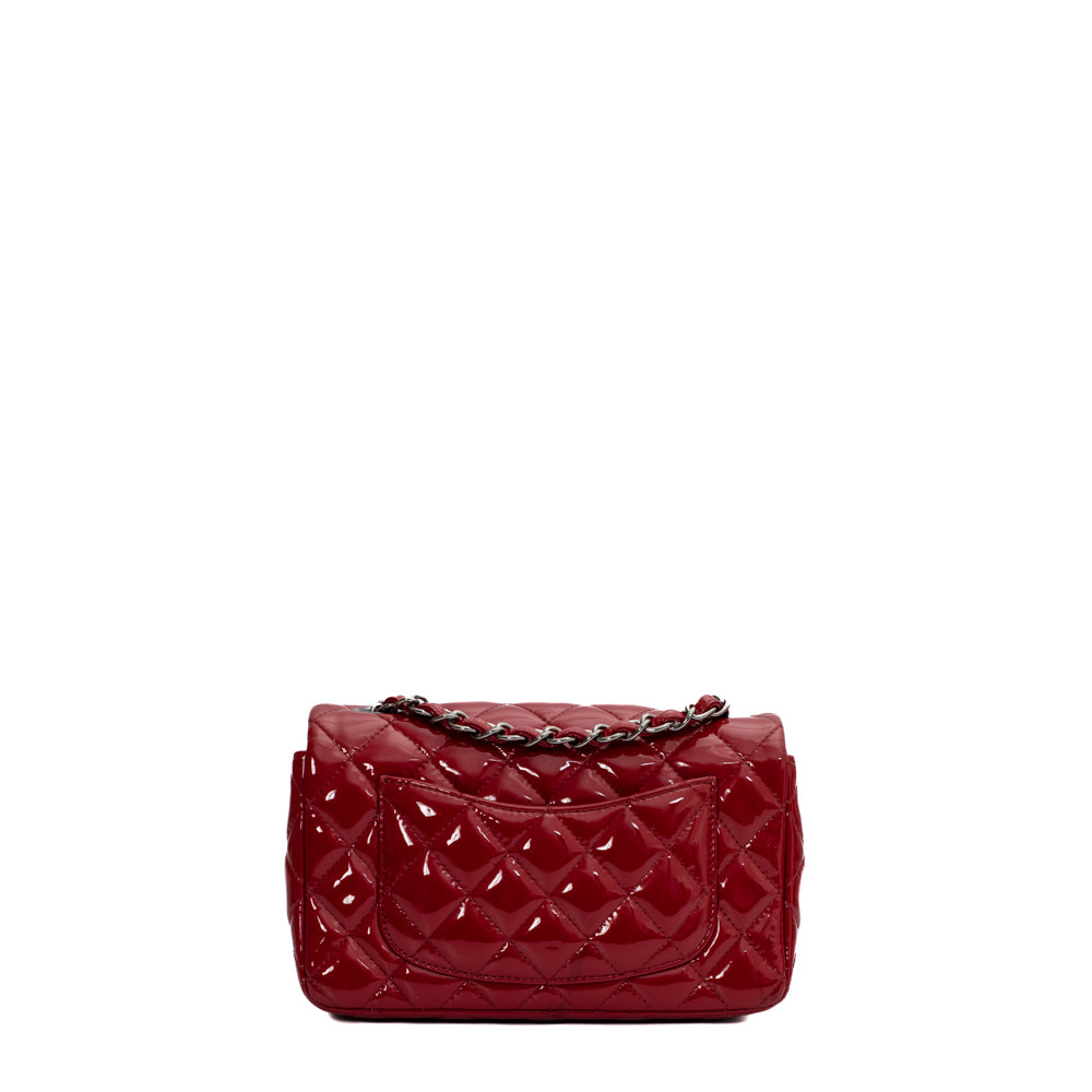 Chanel Timeless Mini Rectangular bag in red patent leather - Second Hand /  Used – Vintega